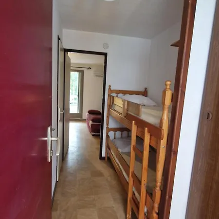 T2 Dans Calme Avec Piscine Apartman
